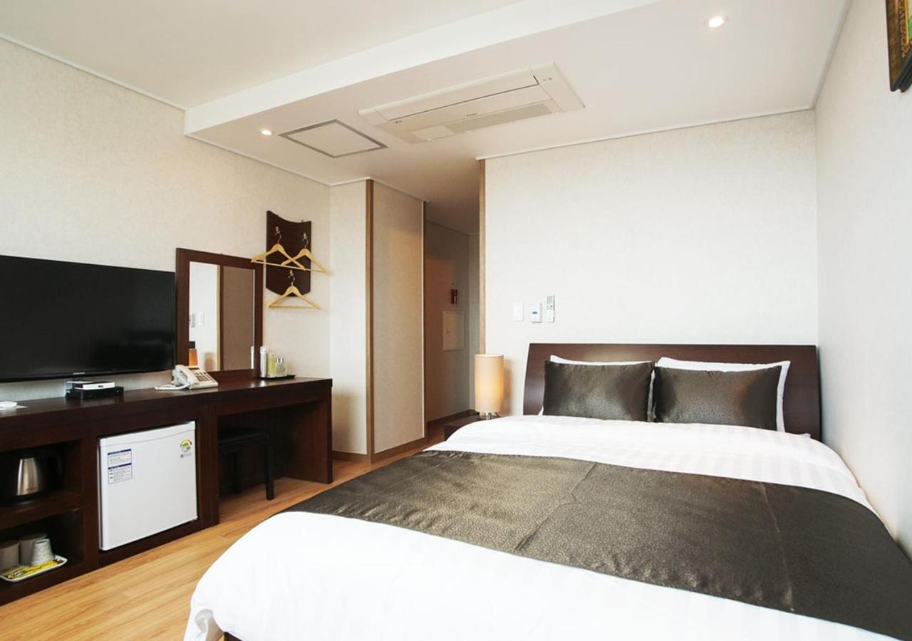 Iris Hotel Seogwipo Exterior photo